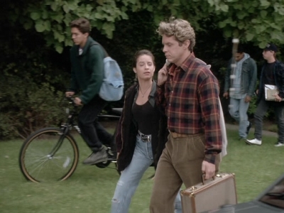 Charmed-Online_dot_nl-PicketFences1x03-0391.jpg