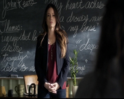 LucyHale-dot-nl_PrettyLittleLiars-3x20HotWater0694.jpg