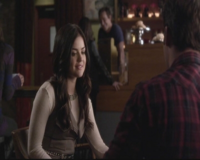 LucyHale-dot-nl_PrettyLittleLiars-4x03CatsCradle2128.jpg