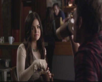 LucyHale-dot-nl_PrettyLittleLiars-4x03CatsCradle2136.jpg