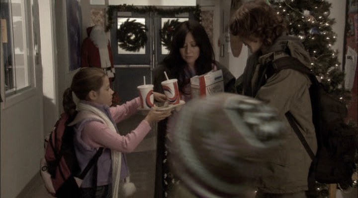 Charmed-Online-dot-net_ChristmasCarper1210.jpg