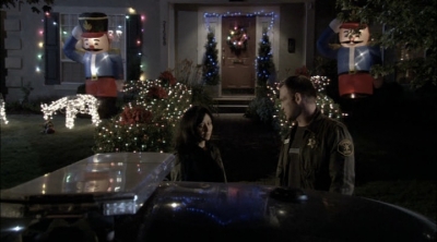 Charmed-Online-dot-net_ChristmasCarper4687.jpg