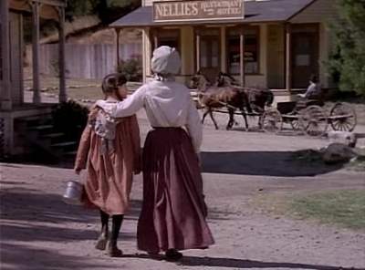 Charmed-Online-dot_nl-LittleHouseonthePrairie9x01-0321.jpg