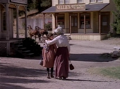 Charmed-Online-dot_nl-LittleHouseonthePrairie9x01-0324.jpg