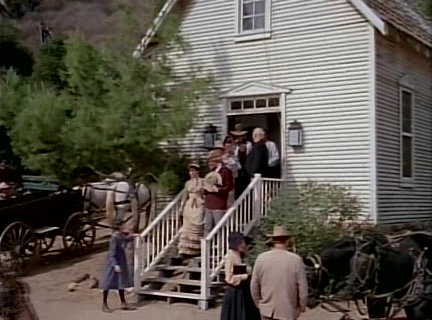 Charmed-Online-dot-NLCharmed-Online-dot-NL-LittleHouseonthePrairie9x10-0961.jpg