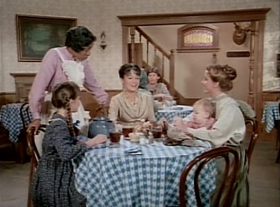 Charmed-Online-dot-NLCharmed-Online-dot-NL-LittleHouseonthePrairie9x10-0212.jpg