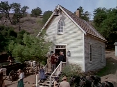 Charmed-Online-dot-NLCharmed-Online-dot-NL-LittleHouseonthePrairie9x10-0955.jpg