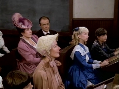 Charmed-Online-dot-NLCharmed-Online-dot-NL-LittleHouseonthePrairie9x11-0932.jpg