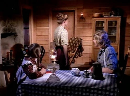 Charmed-Online-dot-NL-LittleHouseonthePrairie9x15-0274.jpg