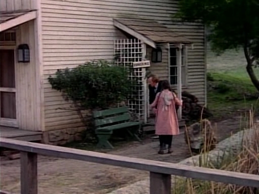 Charmed-Online-dot-NL-LittleHouseonthePrairie9x18-0104.jpg