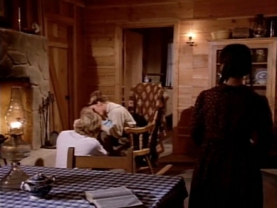 Charmed-Online-dot-NL-LittleHouseonthePrairie9x18-0317.jpg