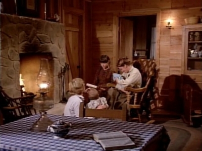 Charmed-Online-dot-NL-LittleHouseonthePrairie9x18-0322.jpg