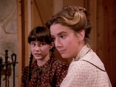 Charmed-Online-dot-NL-LittleHouseonthePrairie9x18-0402.jpg