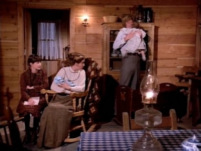 Charmed-Online-dot-NL-LittleHouseonthePrairie9x18-0425.jpg