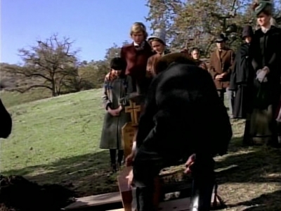 Charmed-Online-dot-NL-LittleHouseonthePrairie9x18-0615.jpg