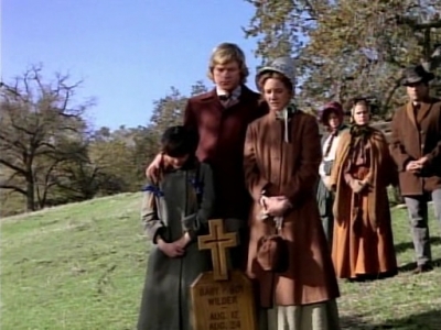 Charmed-Online-dot-NL-LittleHouseonthePrairie9x18-0619.jpg