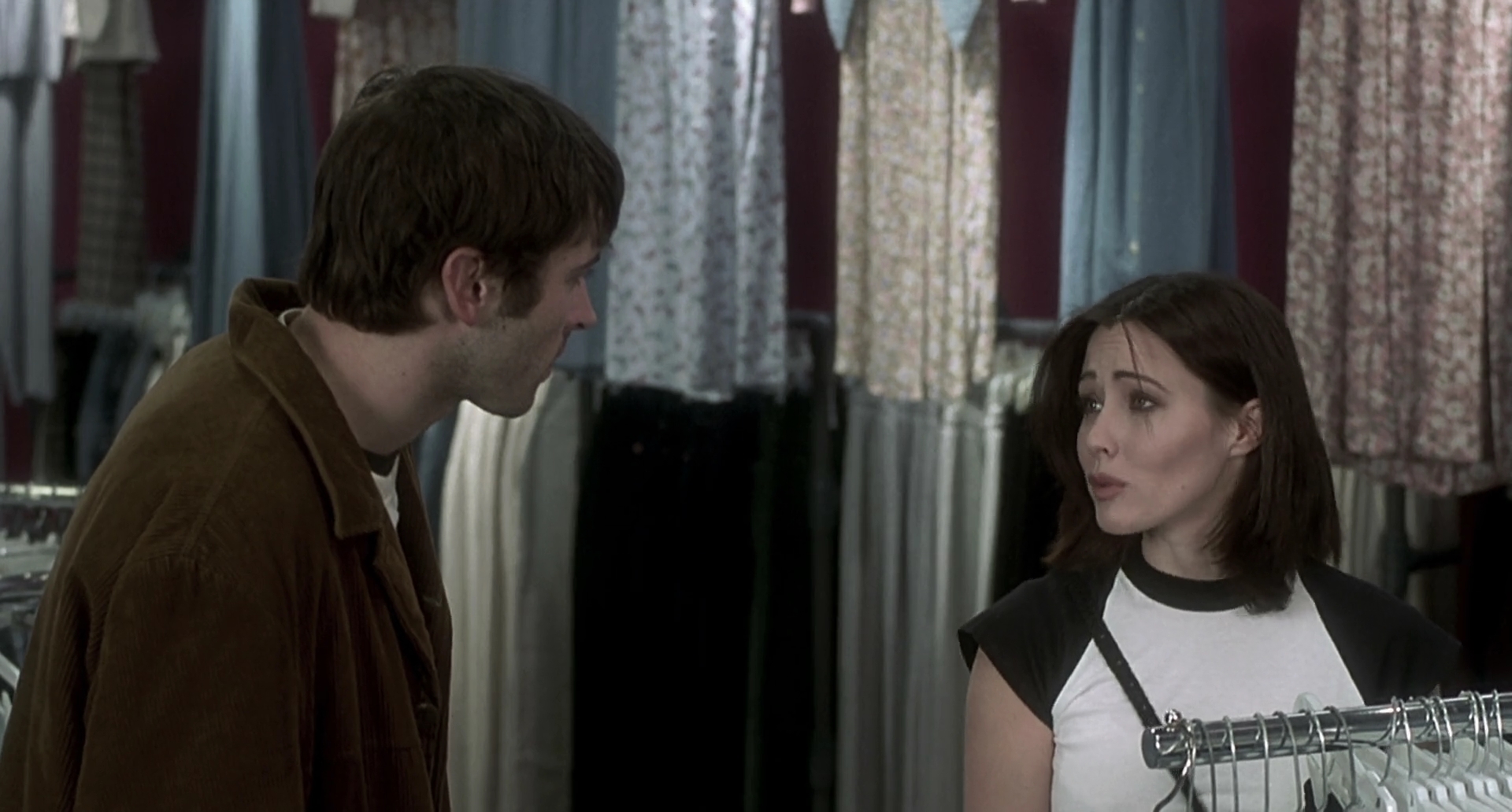 Charmed-Online-dot-net_Mallrats2240.jpg