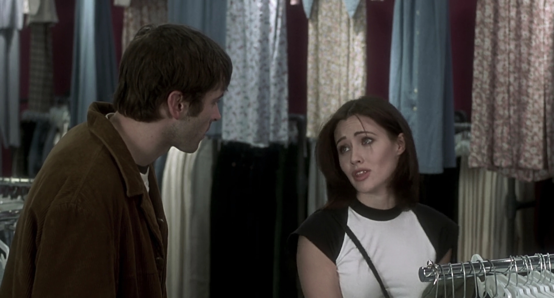 Charmed-Online-dot-net_Mallrats2241.jpg