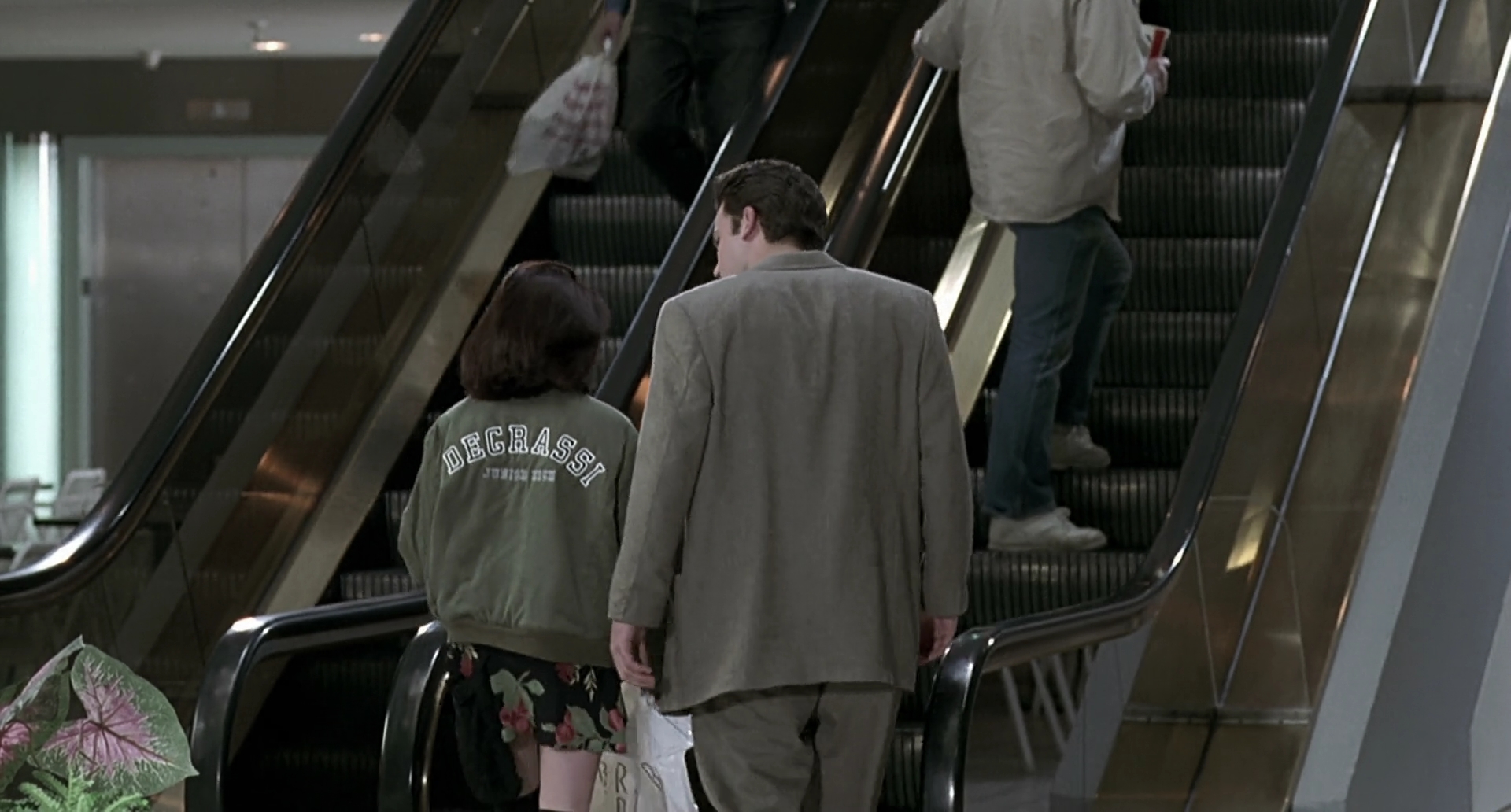 Charmed-Online-dot-net_Mallrats2891.jpg