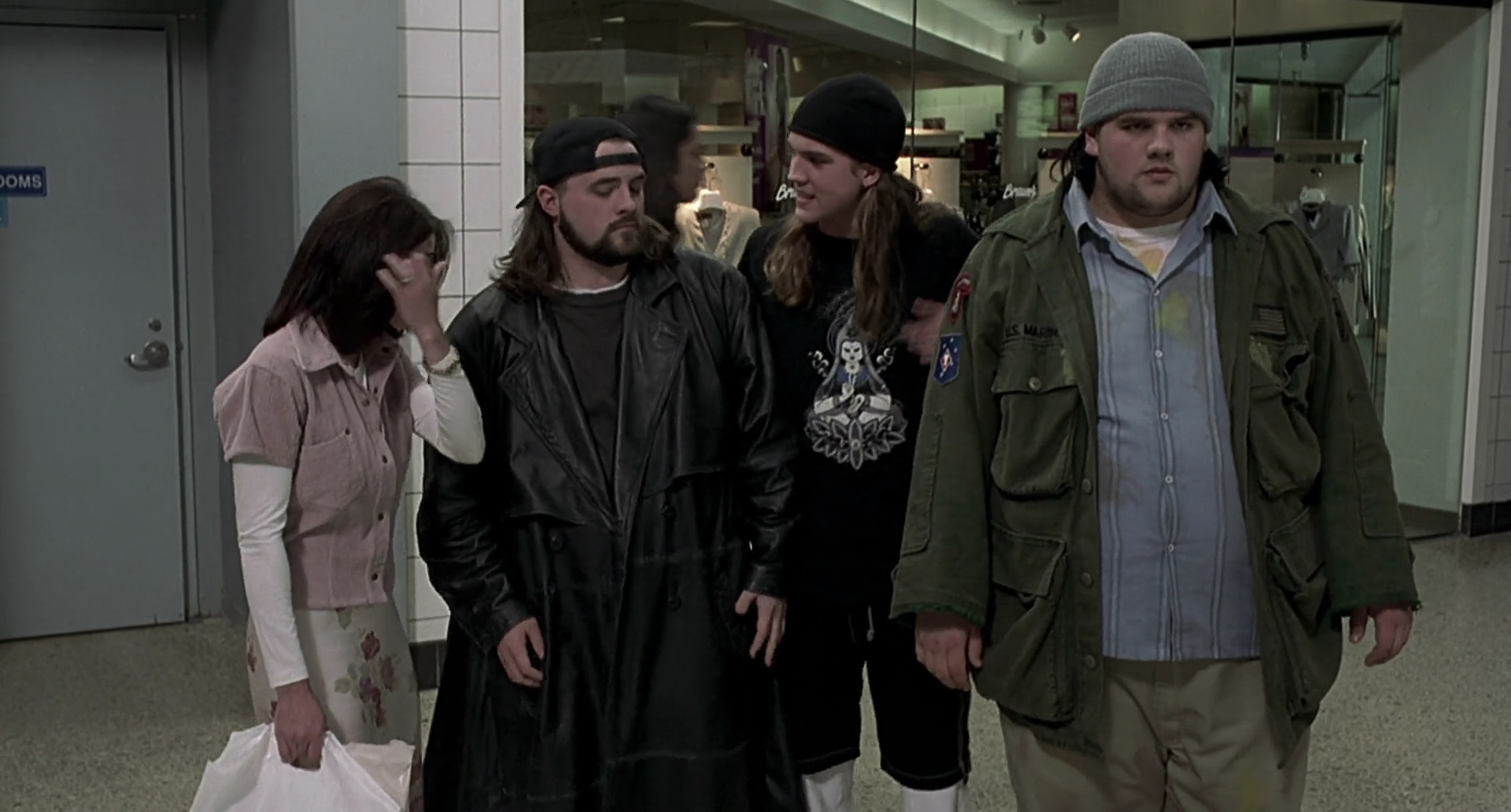 Charmed-Online-dot-net_Mallrats4451.jpg