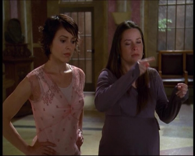 Charmed-Online-dot-net_622ItsABadBadBadBadWorldPart1-0986.jpg