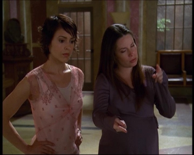 Charmed-Online-dot-net_622ItsABadBadBadBadWorldPart1-0987.jpg