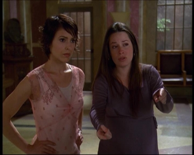 Charmed-Online-dot-net_622ItsABadBadBadBadWorldPart1-0989.jpg