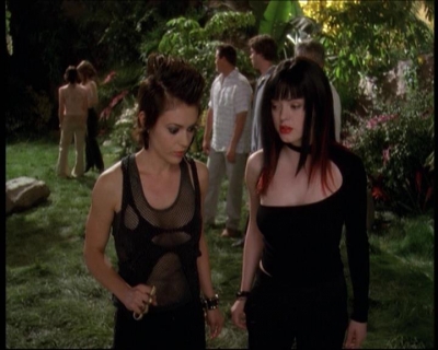 Charmed-Online-dot-net_622ItsABadBadBadBadWorldPart1-1989.jpg