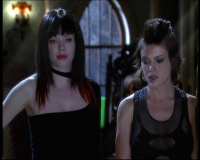 Charmed-Online-dot-net_623ItsABadBadBadBadWorldPart2-0822.jpg