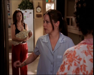 Charmed-Online_dot_net-7x01ACallToArms0126.jpg