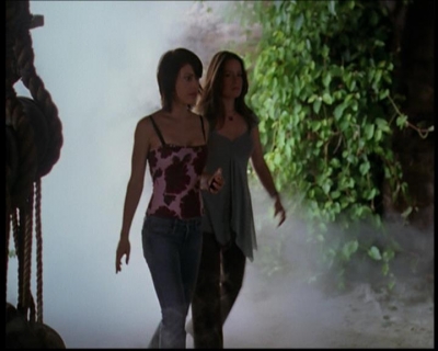 Charmed-Online_dot_net--7x04Charrrmed1736.jpg