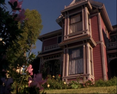 Charmed-Online_dot_net-8x01StillCharmedAndKicking0007.jpg