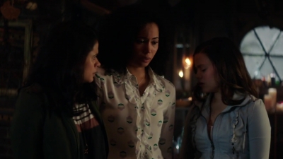 Charmed-Online-dot-nl_Charmed-1x02LetThisMotherOut00125.jpg