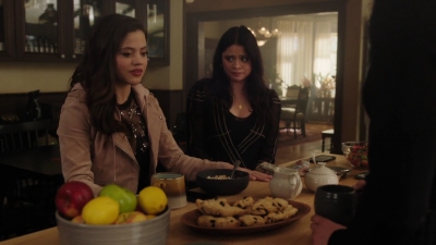 Charmed-Online-dot-nl_Charmed-1x17Surrender00220.jpg