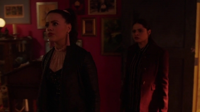 Charmed-Online-dot-nl_Charmed-1x18TheReplacement01278.jpg