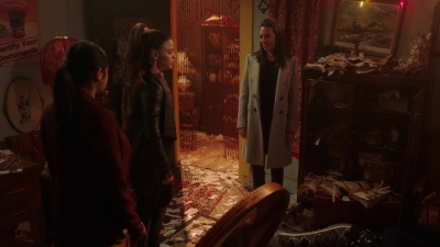 Charmed-Online-dot-nl_Charmed-1x18TheReplacement01326.jpg