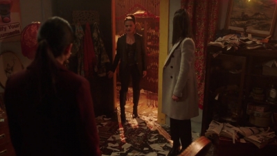 Charmed-Online-dot-nl_Charmed-1x18TheReplacement01353.jpg