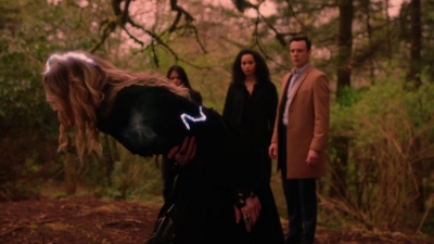 Charmed-Online-dot-nl_Charmed-1x21RedRain01865.jpg