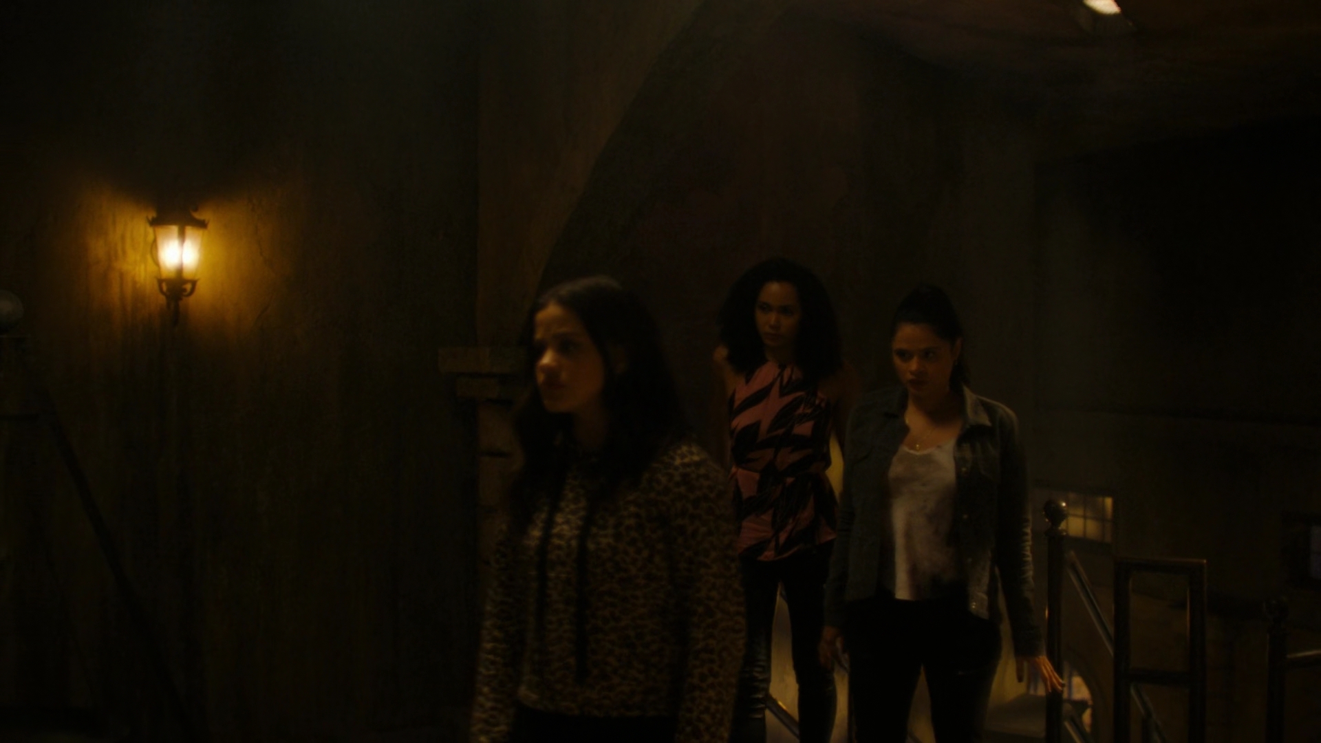 Charmed-Online-dot-nl_Charmed2x01-SafeSpace00944.jpg