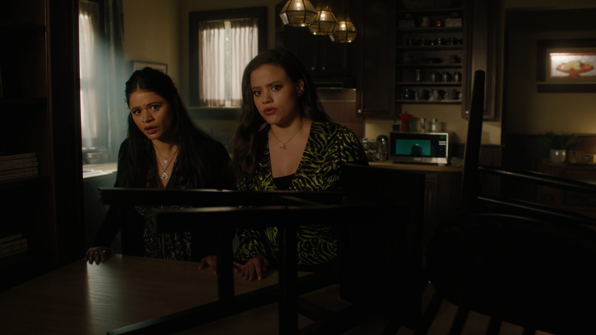 Charmed-Online-dot-nl_2x05TheTruthAboutCatsAndDogs00885.jpg