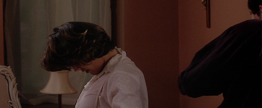 charmed-online-dot-net_EmbraceOfTheVampire0978.jpg