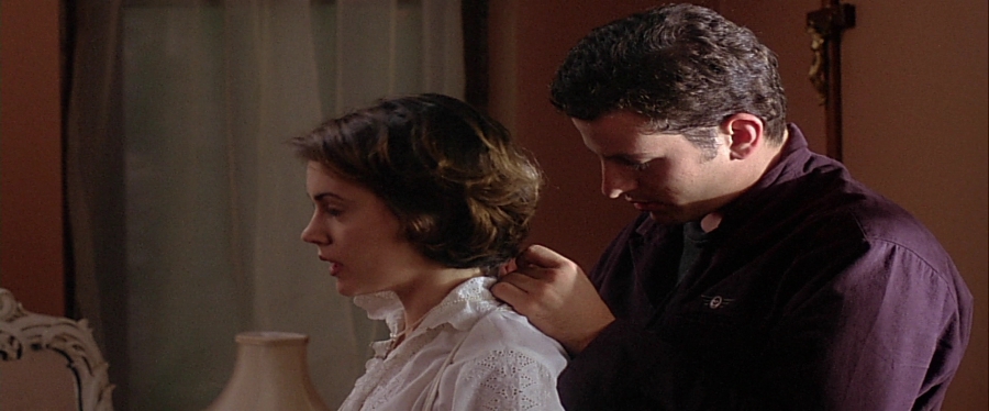 charmed-online-dot-net_EmbraceOfTheVampire0990.jpg