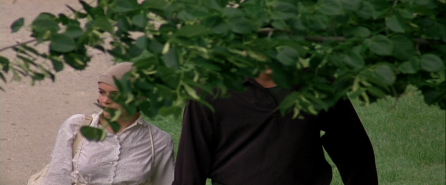 charmed-online-dot-net_EmbraceOfTheVampire1027.jpg