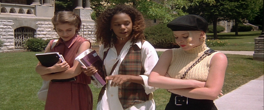 charmed-online-dot-net_EmbraceOfTheVampire1399.jpg