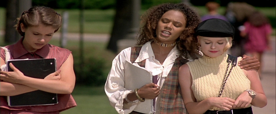charmed-online-dot-net_EmbraceOfTheVampire1411.jpg