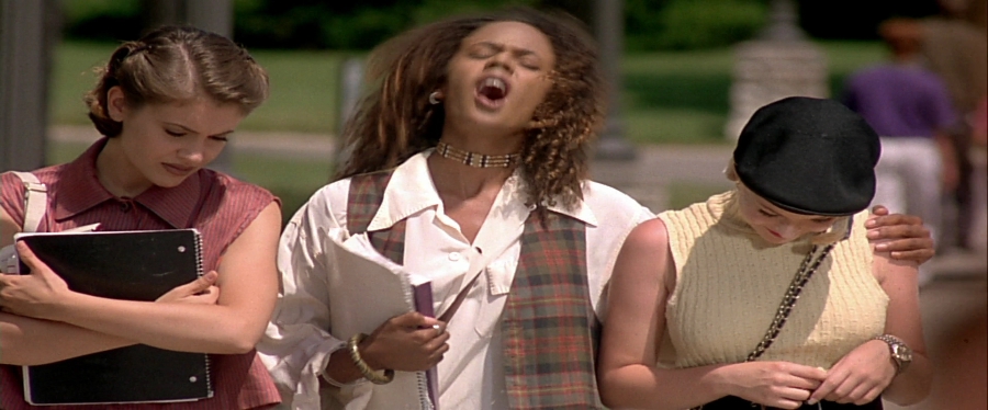 charmed-online-dot-net_EmbraceOfTheVampire1413.jpg