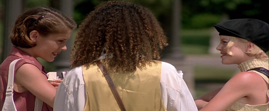 charmed-online-dot-net_EmbraceOfTheVampire1439.jpg