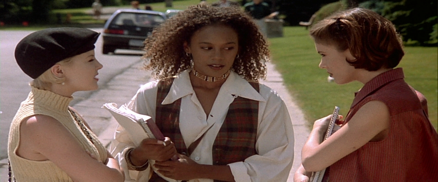 charmed-online-dot-net_EmbraceOfTheVampire1450.jpg