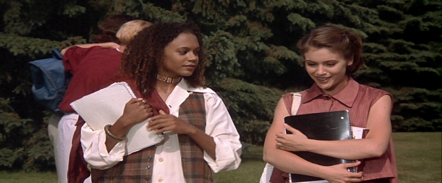 charmed-online-dot-net_EmbraceOfTheVampire1488.jpg
