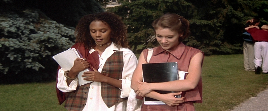 charmed-online-dot-net_EmbraceOfTheVampire1499.jpg